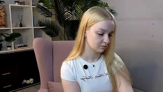 Snapshot of KrishnaSimmons chatting on September 10, 2025, 8:36 am KrishnaSimmons online show from September 10, 2025, 8:36 am
