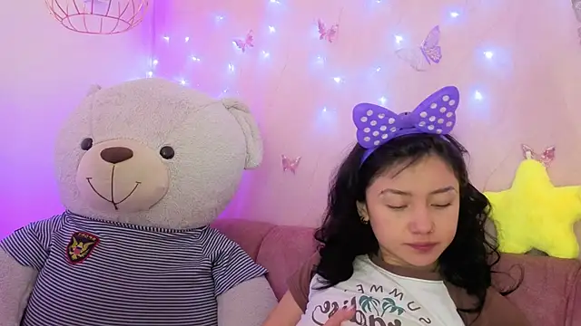 april bennett online show from December 19, 2025, 12:34 pm