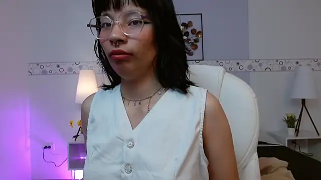 Snapshot of FresaAnix chatting on October 12, 2025, 7:35 pm FresaAnix online show from October 12, 2025, 7:35 pm