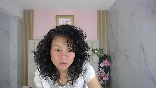 catalina5 s online show from April 8, 2026, 3:06 am