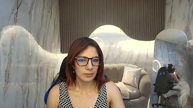 nadia r  online show from July 11, 2026, 7:38 pm