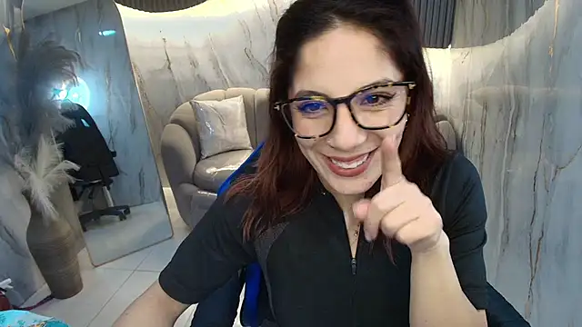 nadia r  online show from July 21, 2026, 7:49 pm