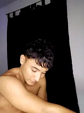 Snapshot of Austin_Cardieff_ chatting on October 31, 2025, 3:07 am Austin Cardieff online show from October 31, 2025, 3:07 am