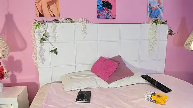 Snapshot of Emajhonsson1 chatting on October 30, 2025, 8:42 pm Emajhonsson1 online show from October 30, 2025, 8:42 pm