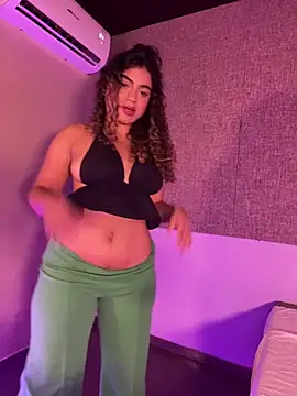 Salomeferreira  online show from September 19, 2025, 4:51 pm