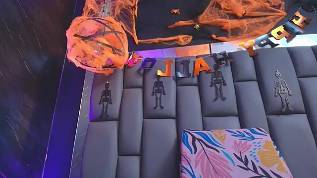 kissme luna online show from October 29, 2025, 7:15 pm