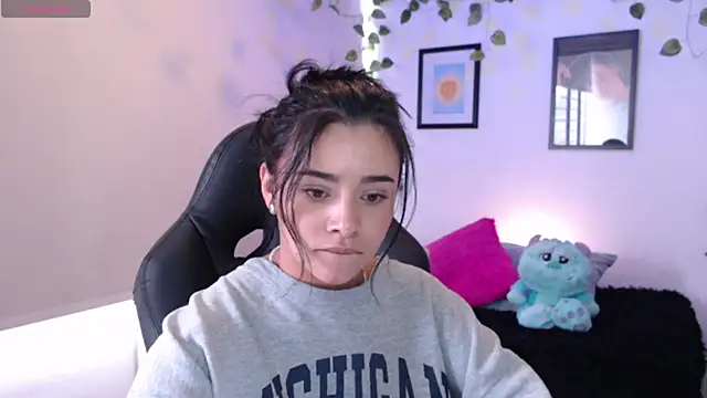 MarilynWhite  online show from October 1, 2025, 5:30 pm