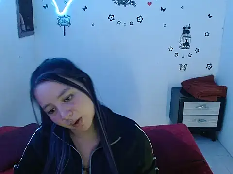 Mia2xsmith online show from November 8, 2025, 7:23 pm