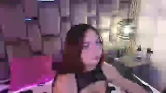 Mia2xsmith online show from December 14, 2025, 5:35 am