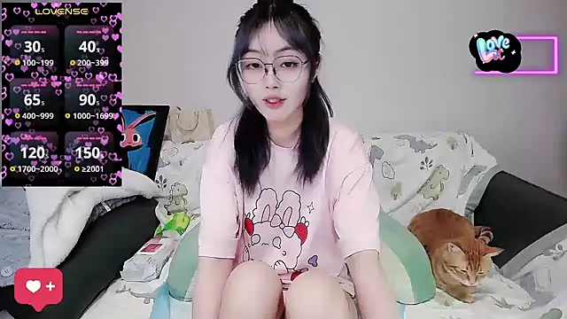 baby-yaya20 online show from October 31, 2025, 12:44 am