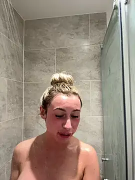 SexySaraxxoo online show from March 26, 2026, 9:31 pm