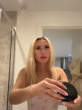 Snapshot of SexySaraxxoo chatting on April 18, 2026, 10:08 am SexySaraxxoo online show from April 18, 2026, 10:08 am
