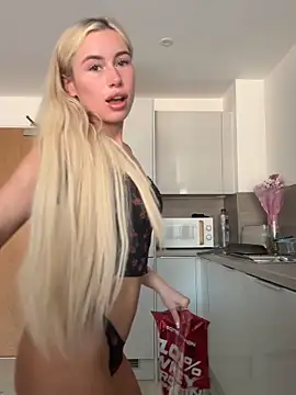 Snapshot of SexySaraxxoo chatting on May 26, 2026, 10:44 am SexySaraxxoo online show from May 26, 2026, 10:44 am