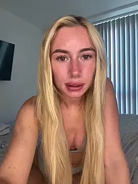 Snapshot of SexySaraxxoo chatting on May 27, 2026, 9:28 am SexySaraxxoo online show from May 27, 2026, 9:28 am