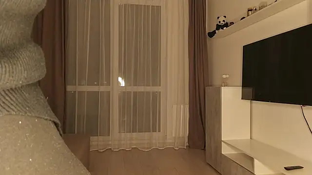 Sugarpeaach online show from November 10, 2025, 1:54 pm