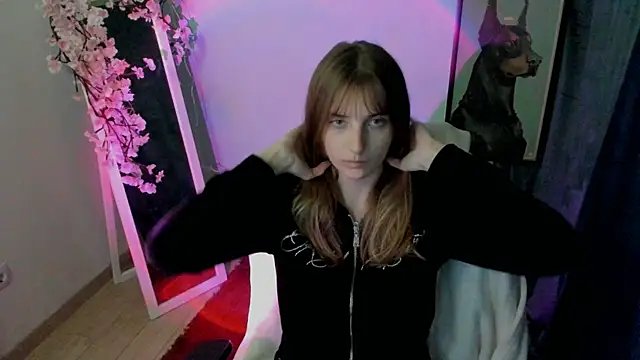 NeyliDream online show from December 19, 2025, 1:18 pm