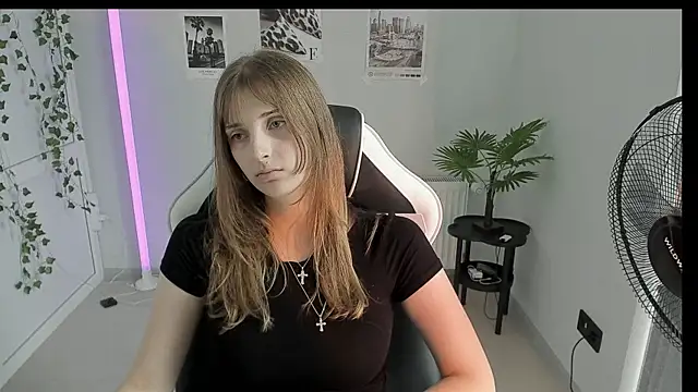Snapshot of NeyliDream chatting on July 3, 2026, 1:39 pm NeyliDream online show from July 3, 2026, 1:39 pm