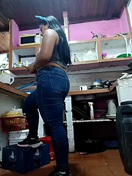 girlpee online show from November 3, 2025, 12:17 pm