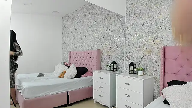 Snapshot of PaolaSanz chatting on October 4, 2025, 11:41 am PaolaSanz online show from October 4, 2025, 11:41 am