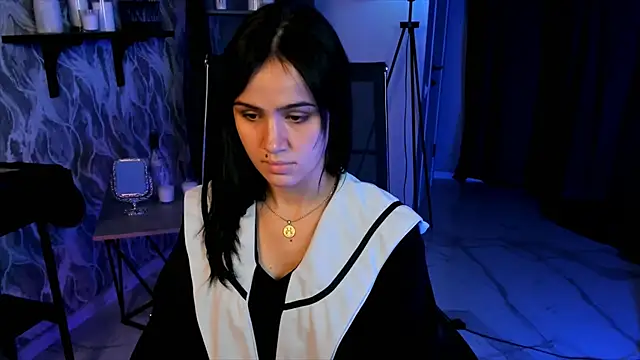 MonicaFarmer online show from September 21, 2025, 9:05 pm