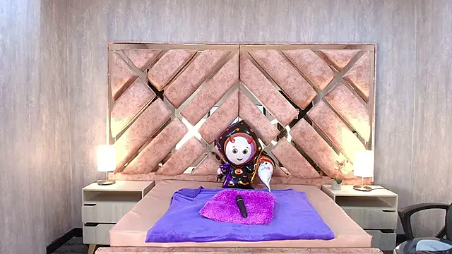 ANABELL BROWN online show from October 4, 2025, 7:45 pm