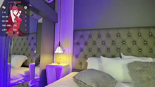 LunaBloomn online show from November 20, 2025, 5:56 pm