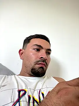 SantiGxxx33 online show from October 20, 2025, 9:26 pm