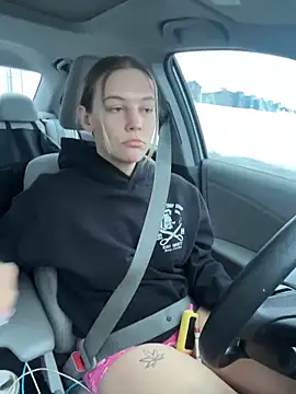 Snapshot of AllesandraLove chatting on February 4, 2026, 12:55 pm AllesandraLove online show from February 4, 2026, 12:55 pm