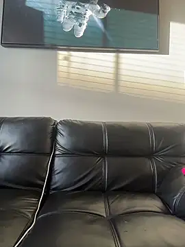 Snapshot of AllesandraLove chatting on February 7, 2026, 10:24 pm AllesandraLove online show from February 7, 2026, 10:24 pm