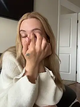 AllesandraLove online show from April 29, 2026, 5:06 pm