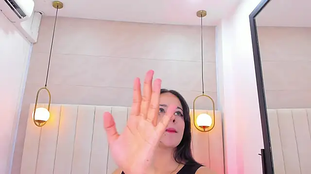 Dream nena online show from November 3, 2025, 8:21 pm