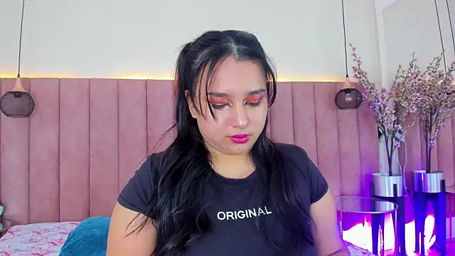 IvannaaVega online show from October 12, 2025, 5:06 am