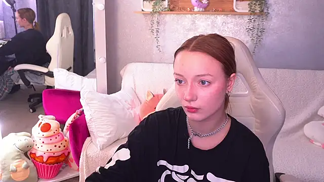 FoxyMayy online show from October 10, 2025, 7:18 am