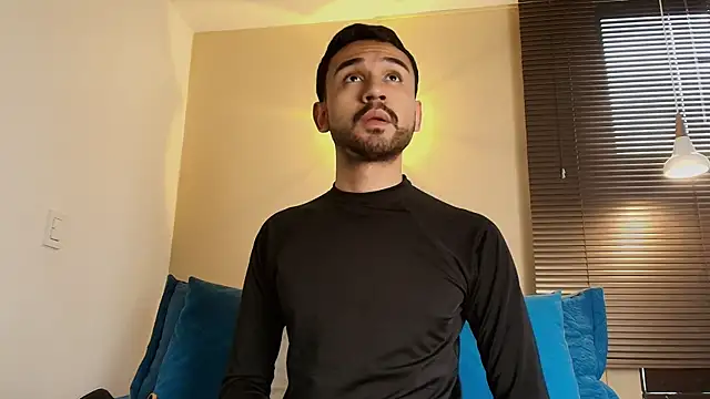 Snapshot of Axel_Moon_S chatting on October 13, 2025, 6:19 pm Axel Moon S online show from October 13, 2025, 6:19 pm