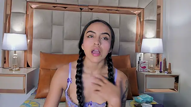Snapshot of Leslie_Bussh_ chatting on October 22, 2025, 8:30 pm Leslie Bussh online show from October 22, 2025, 8:30 pm