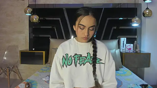 Leslie Bussh  online show from October 29, 2025, 8:10 pm