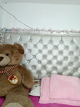 ZARAY 1118 online show from November 6, 2025, 8:54 pm