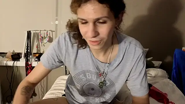 cuddlyavenue online show from November 6, 2025, 2:12 am