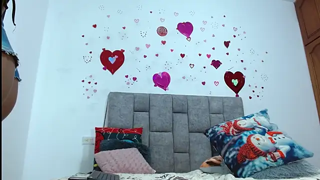 ebony joness online show from December 14, 2025, 5:07 pm