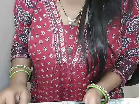 bold naina online show from November 7, 2025, 4:12 am