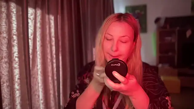 BikiHellena online show from November 9, 2025, 8:12 am