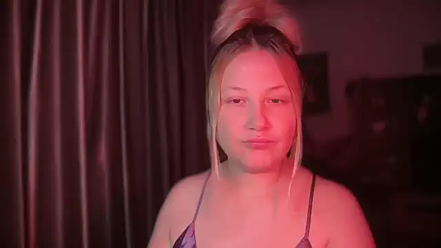 BikiHellena online show from June 6, 2026, 2:38 am