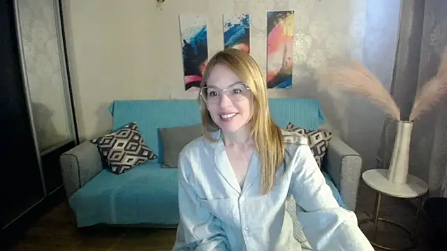 shy hot cat online show from November 19, 2025, 8:03 am