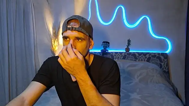 Snapshot of ObeyLust chatting on November 18, 2025, 1:00 am ObeyLust online show from November 18, 2025, 1:00 am