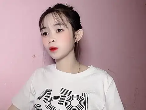 Suna7383 online show from November 4, 2025, 3:44 pm