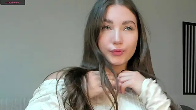 KristynSchwerin online show from October 15, 2025, 1:22 pm