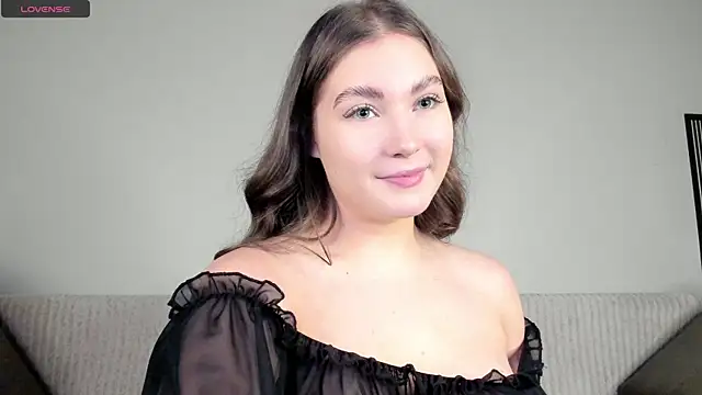 KristynSchwerin online show from October 17, 2025, 1:14 pm