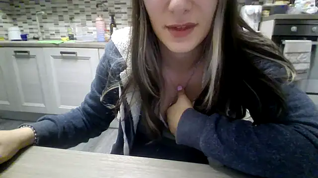 Snapshot of Camaleontica chatting on October 16, 2025, 8:10 pm Camaleontica online show from October 16, 2025, 8:10 pm