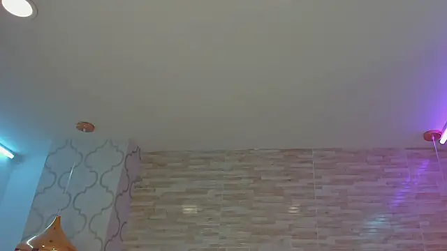 AliceVegga online show from December 2, 2025, 2:39 am