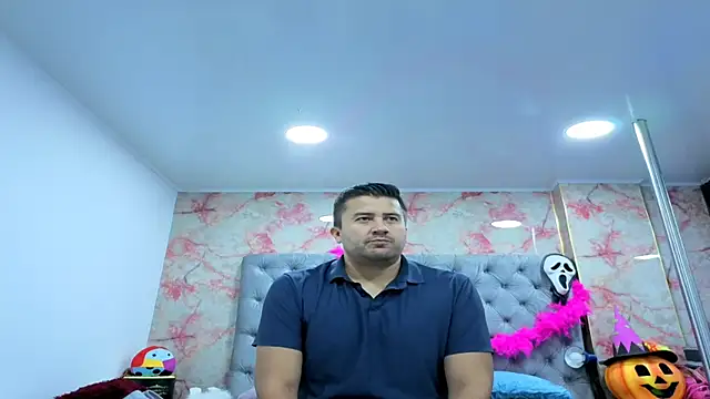 Snapshot of TonnyMorenoo chatting on October 28, 2025, 5:37 pm TonnyMorenoo online show from October 28, 2025, 5:37 pm